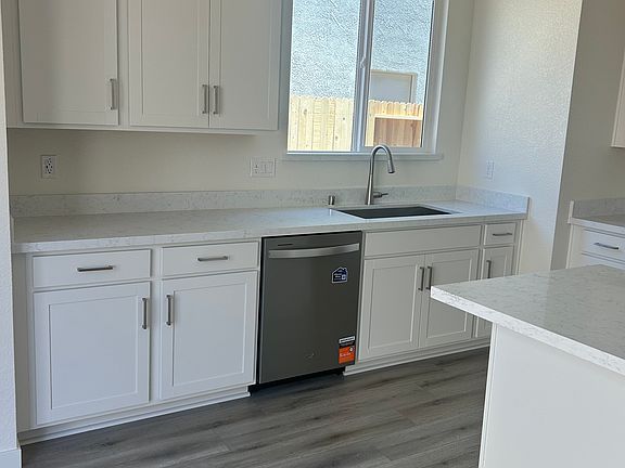 3rd image of 2886 Porcelain St