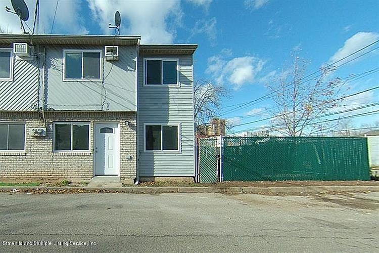 1st image of 10 Walker Dr