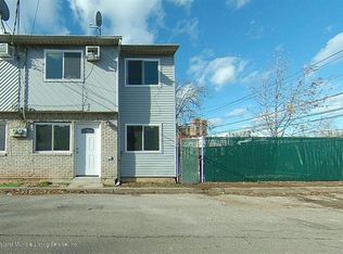 10 Walker Dr, Staten Island, NY 10303