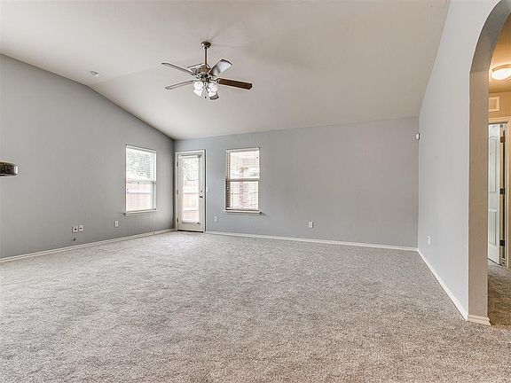 4th image of 3004 Queenston Ave