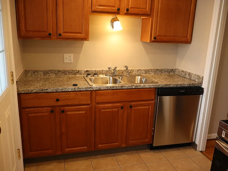 Snyder Apartments — Photo 13