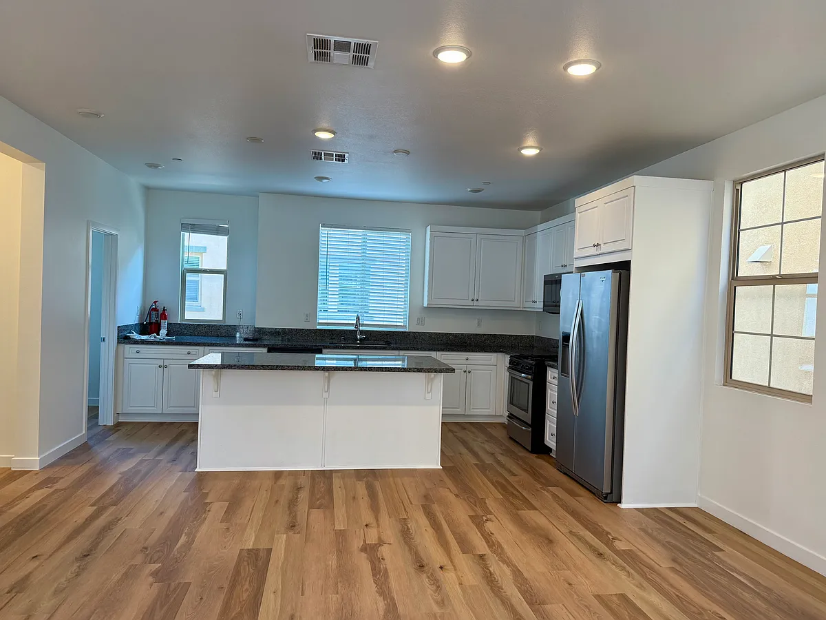 Building Photo - 576 S Harbor Blvd