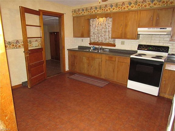 4th image of 4924 Crystal Ave