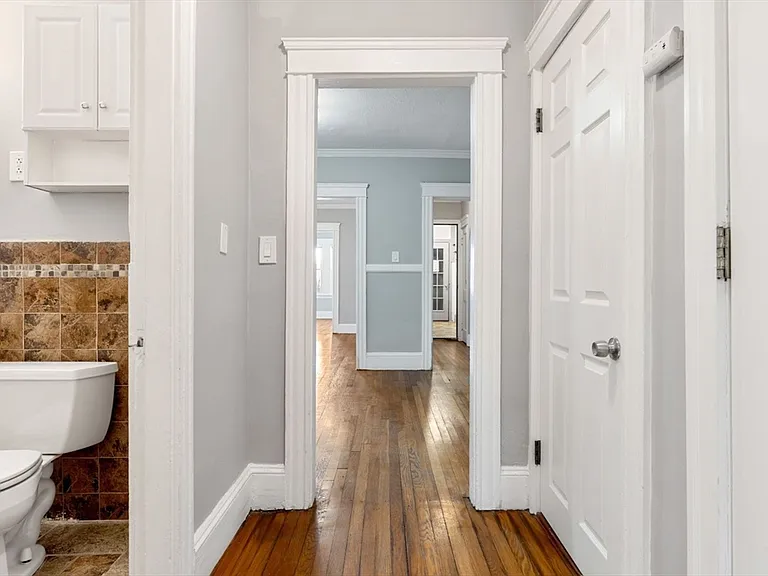 193 Florence St #1R — Photo 9