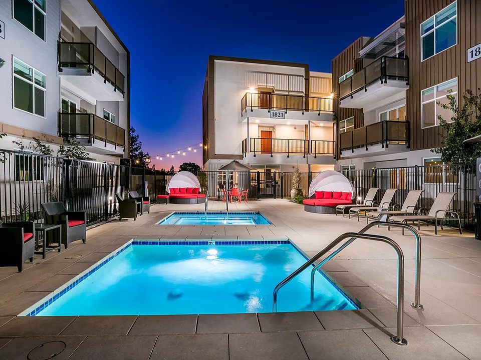 The Harrington jacuzzies at night