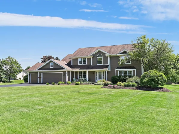 3703 Spy Glass Ridge Rd, Crystal Lake, IL 60012