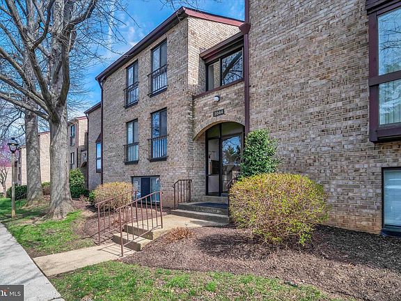 2nd image of 2044 Royal Fern Ct APT 1A