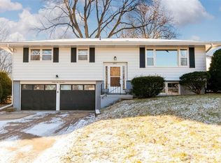 2917 Westwood Dr NW, Cedar Rapids, IA 52405
