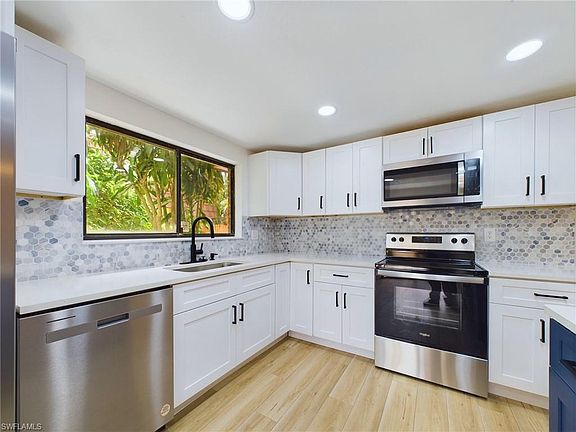 4th image of 1460 Park Shore CIR #3