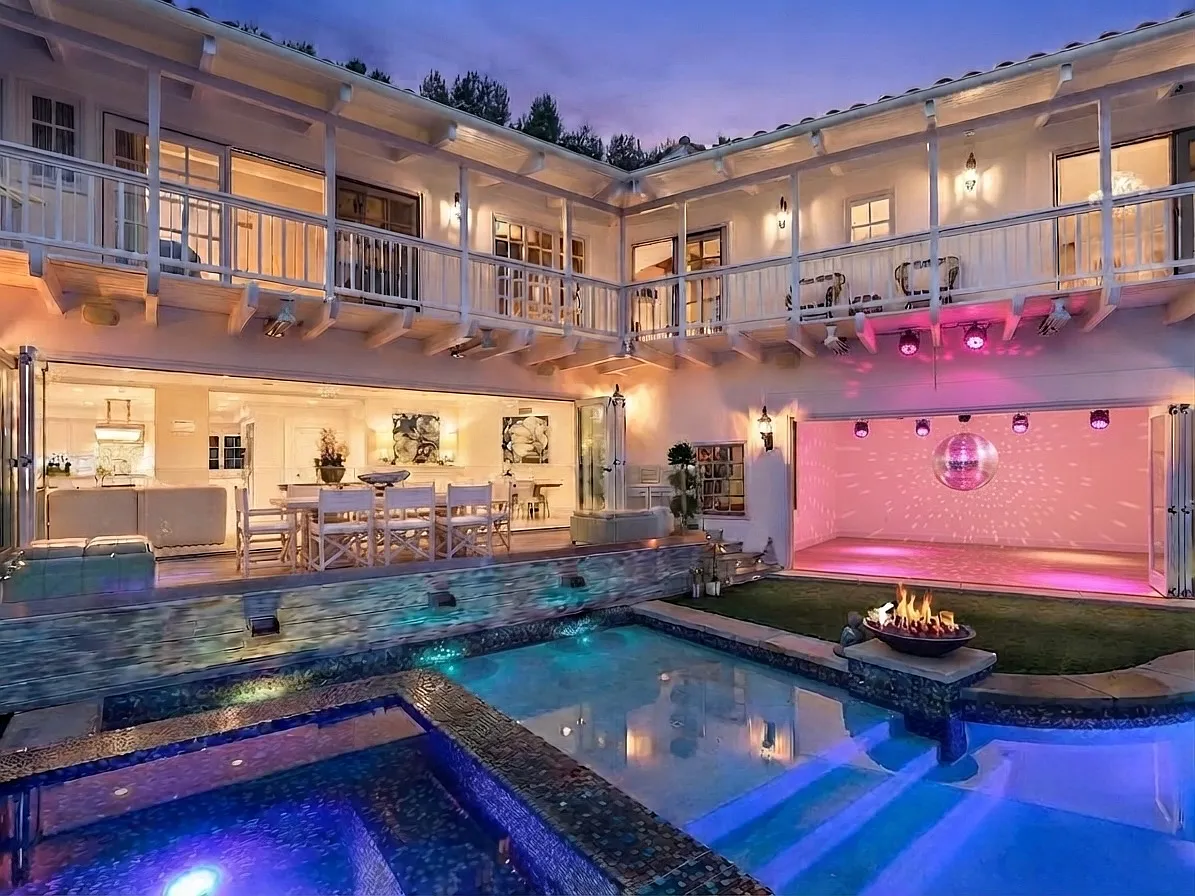 7 bed, 5.5 bath, 6000 sqft, $45,000 — Photo 3