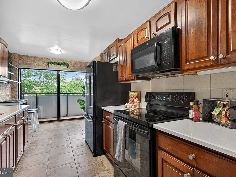 5300 Columbia Pike #701 — Photo 21