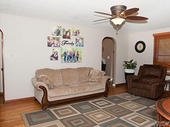 3rd image of 1834 Lowell Ave