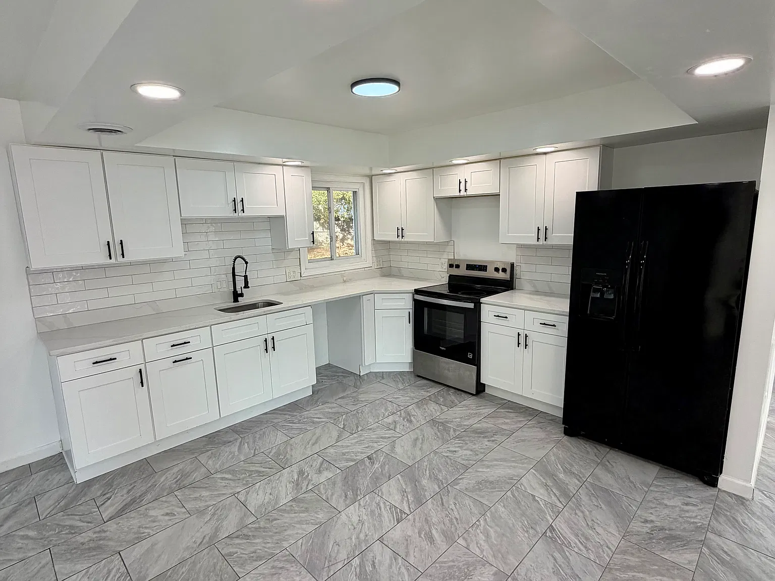 3 bed, $1,850 — Photo 2