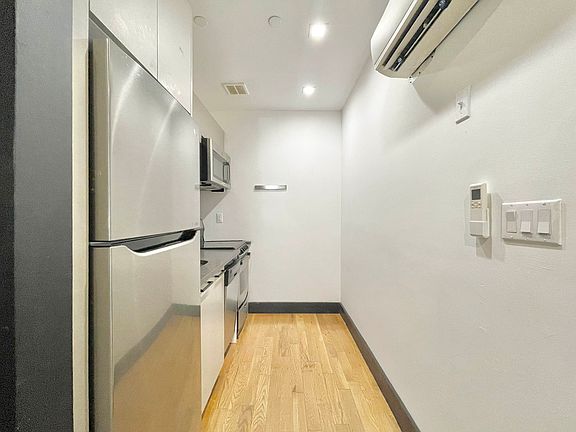 2nd image of 562 Park Pl #1A