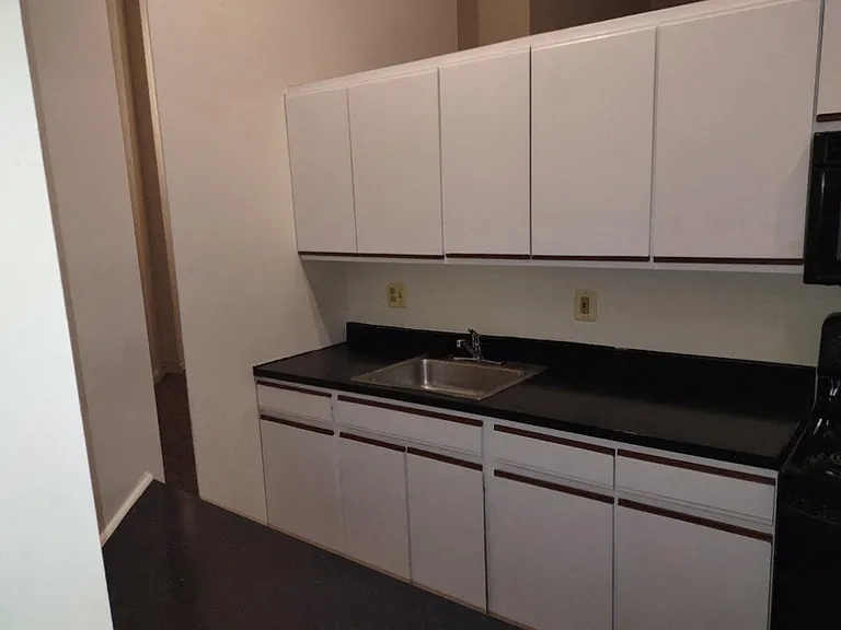Marlboro Classic Apt & Redwood Square — Photo 106