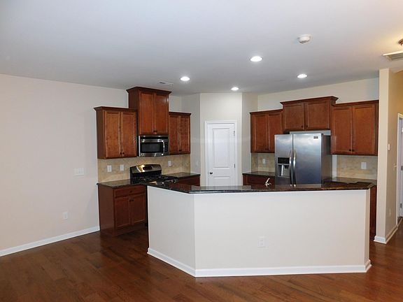 3rd image of 1124 Nicklaus Dr