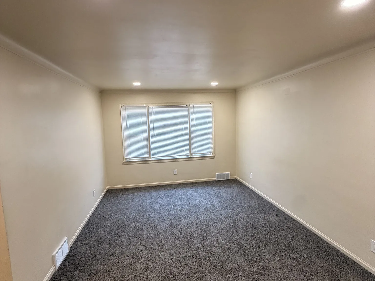 9384 Rutherford St — Photo 3