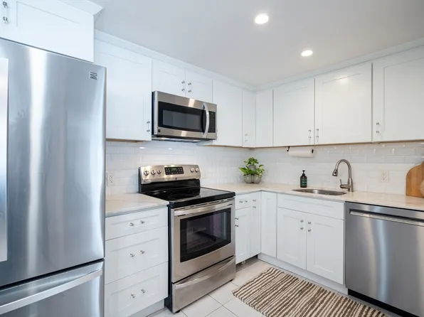 22 9th St APT 306, Medford, MA 02155