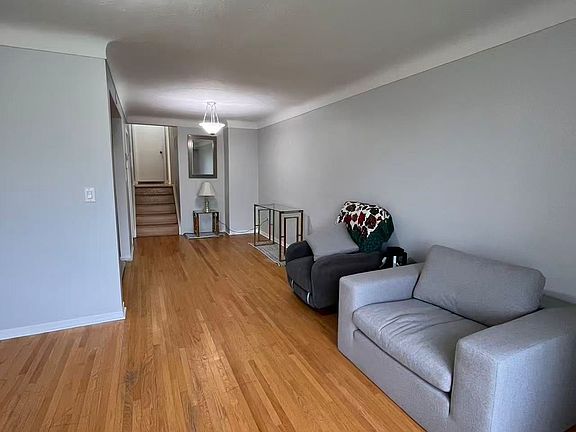 4th image of 65 Saint Andrews Ave