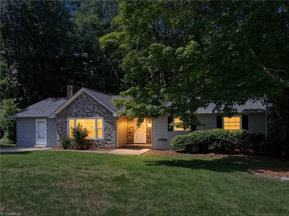 222 Pleasantview Dr, King, NC 27021