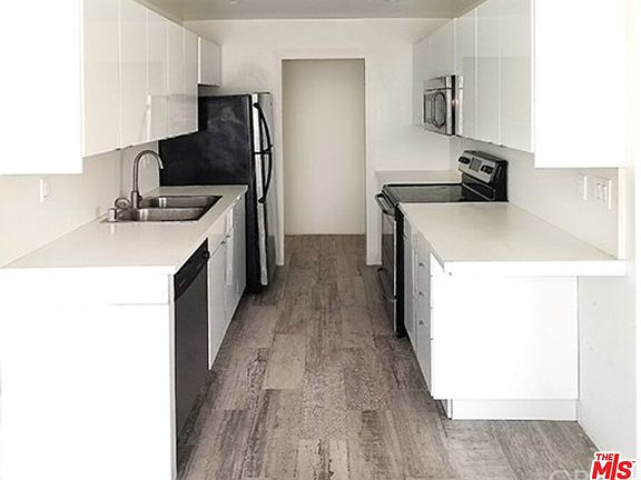 3rd image of 811 6th St APT 104
