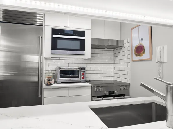 1065 Park Avenue image 10 of 14