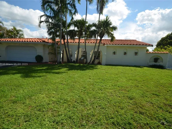 14141 Leaning Pine Dr, Miami Lakes, FL 33014