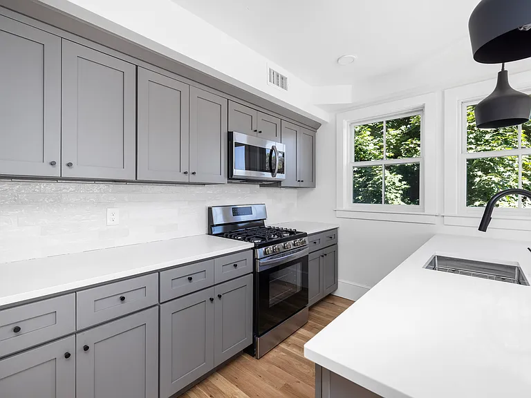 291 Governor St #201 — Photo 11