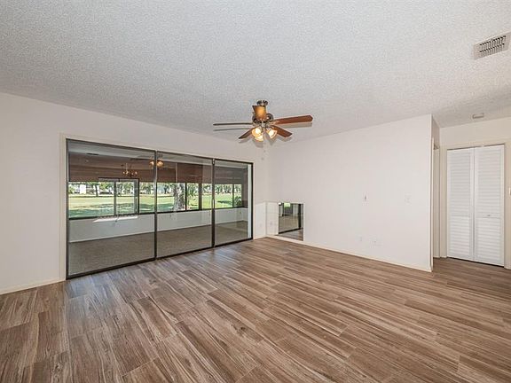 5th image of 240 Cypress Pl