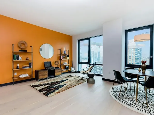 21 W End Ave, New York, NY