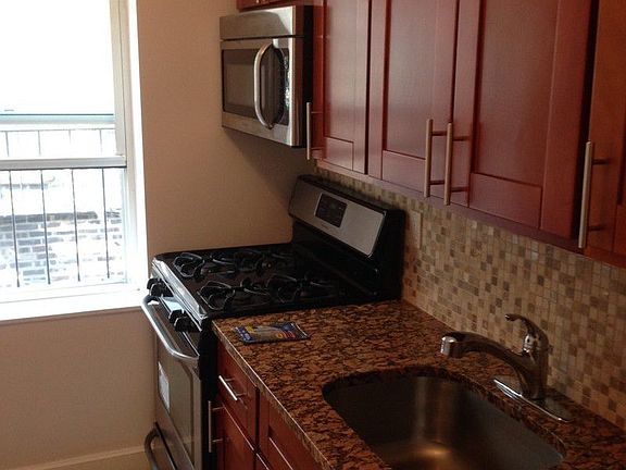 4th image of 4721 47th St APT 3F
