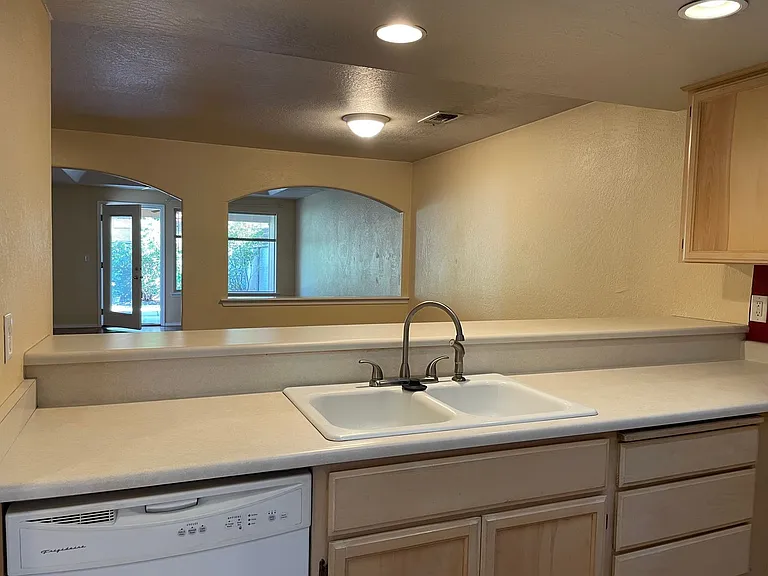 430 Crystal Dr — Photo 9