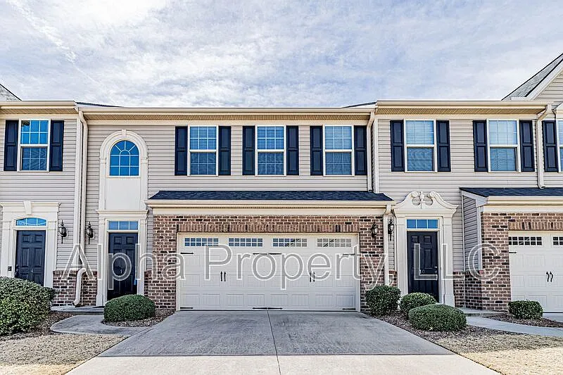 3 bed, 2.5 bath, 1800 sqft, $1,950 — Photo 2