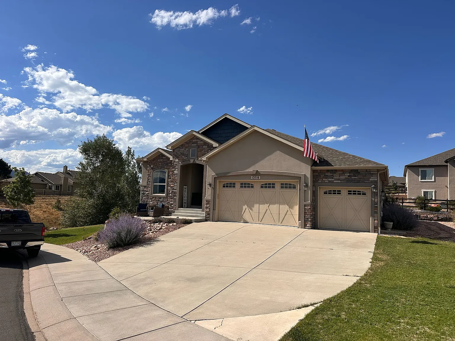 6 bed, 4898 sqft, $4,300 — Photo 2