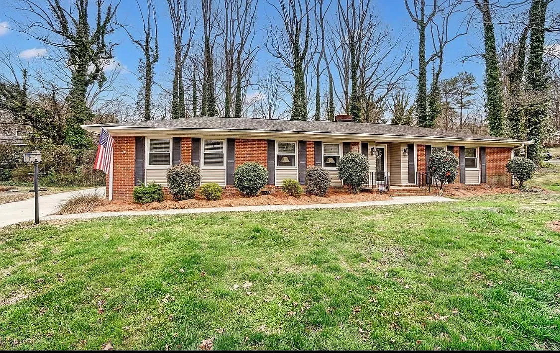 1666 Westbrook Cir — Photo 2