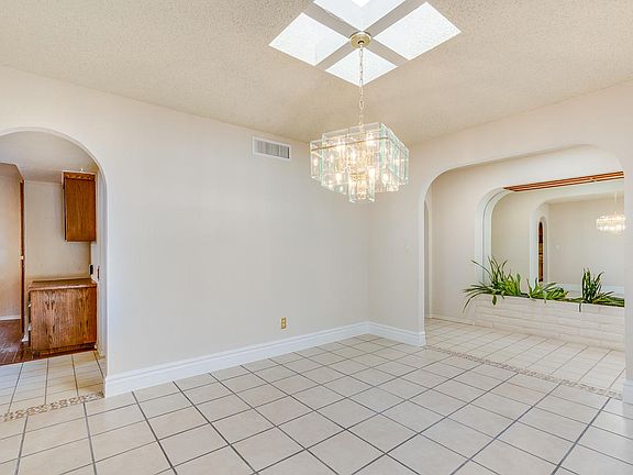 4th image of 524 Moondale Dr
