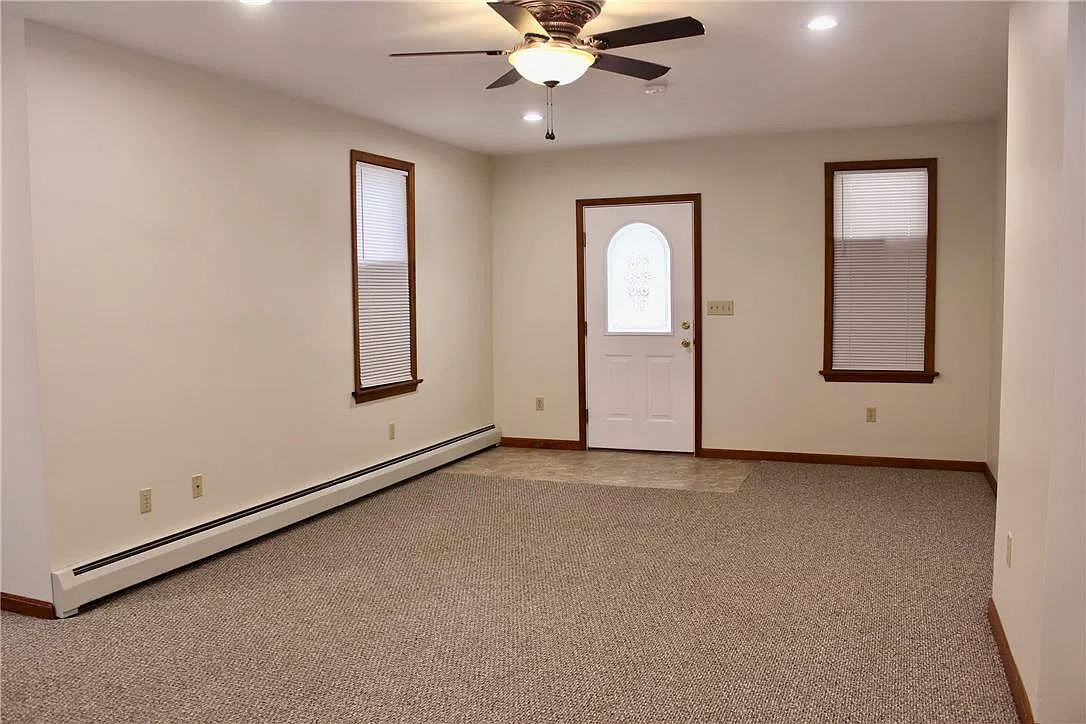 3 bed, 1.5 bath, 1408 sqft, $1,750 — Photo 3