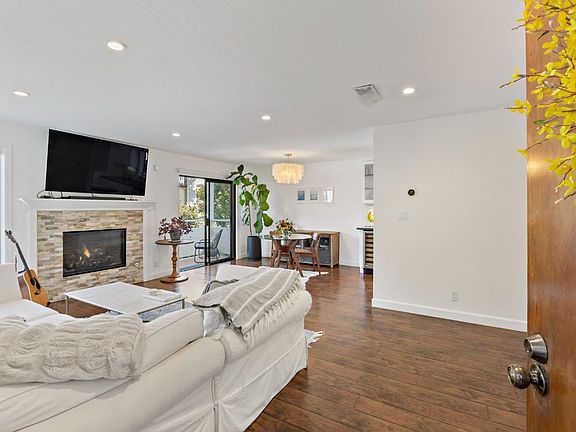 2nd image of 454 Cypress Ave
