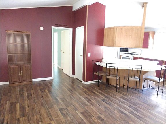 4th image of 2270 Meadow Ln