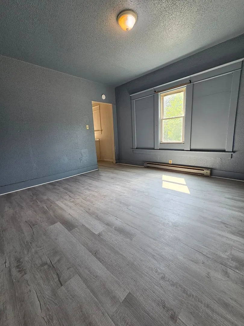 1 bed, 1.0 bath, 900 sqft, $925 — Photo 2
