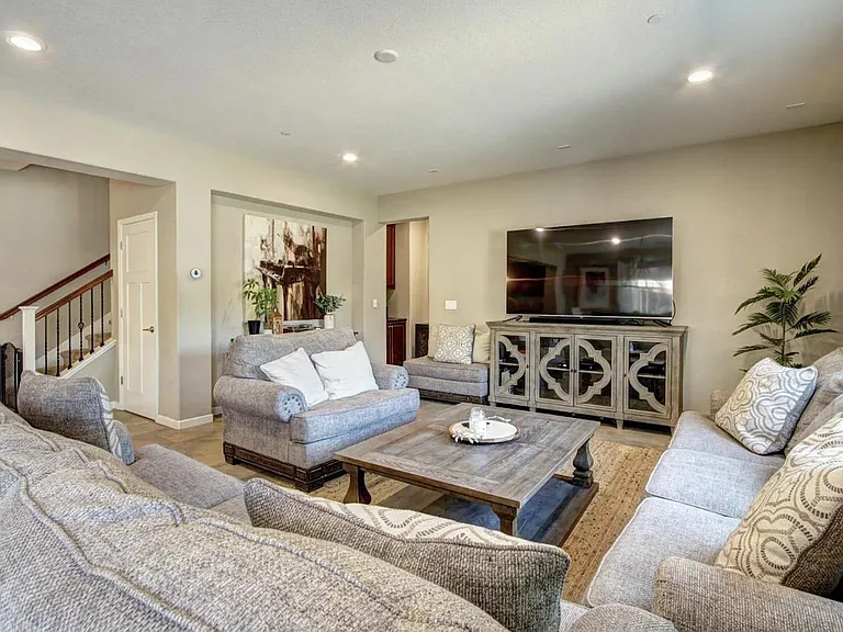 Edington Dr — Photo 18