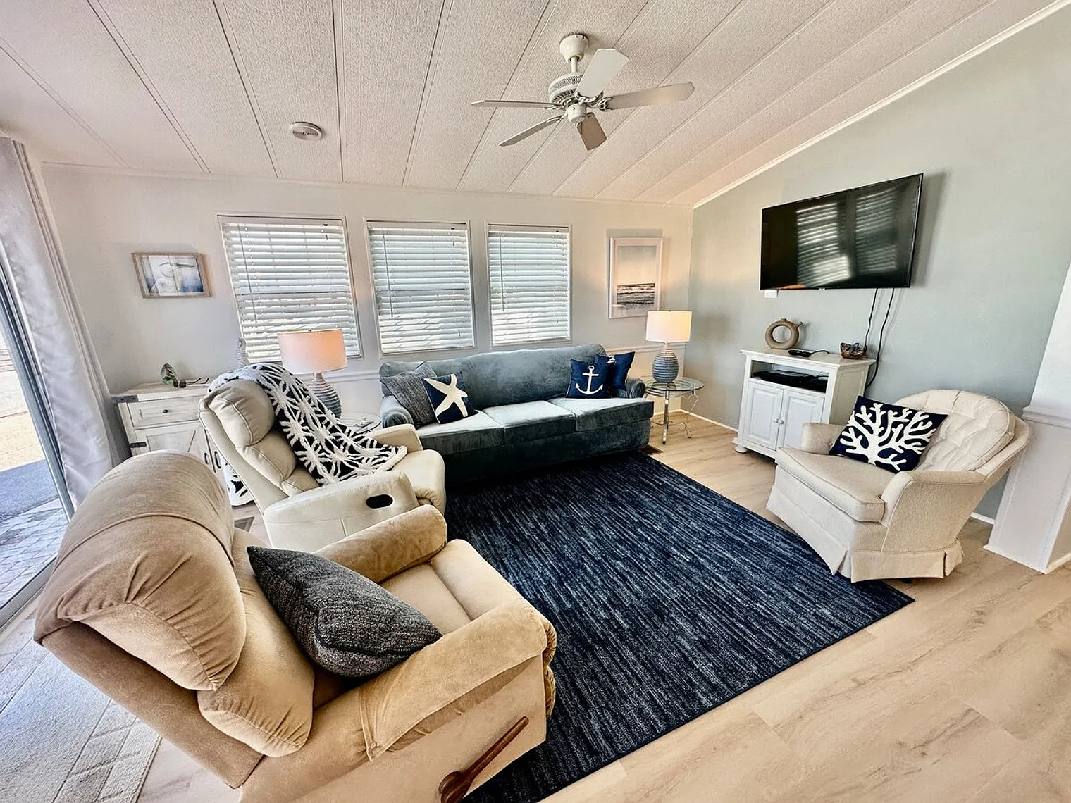 2 bed, 2.0 bath, $4,418 — Photo 3