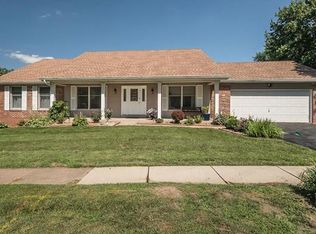 630 Clovertrail Dr, Chesterfield, MO 63017