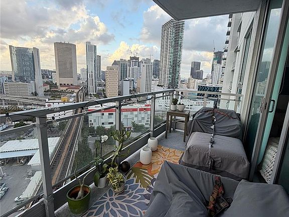4th image of 90 SW 3rd St APT 2112