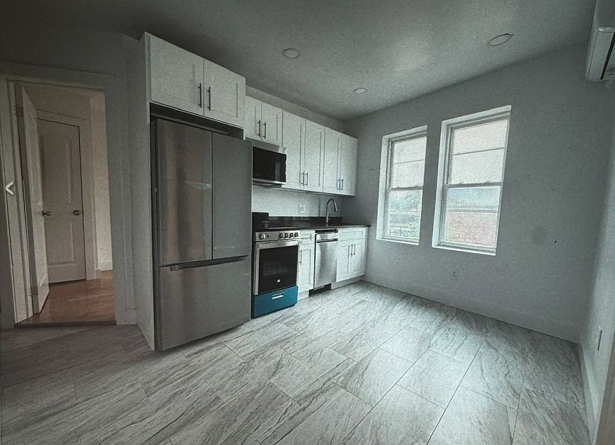 2nd image of 11464 Merrick Blvd