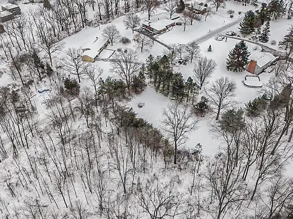 5747 Leland Dr, Ann Arbor, MI 48105