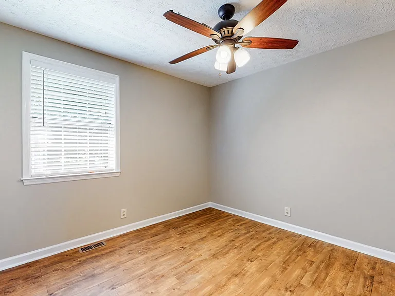 125 Kristen Ct — Photo 22