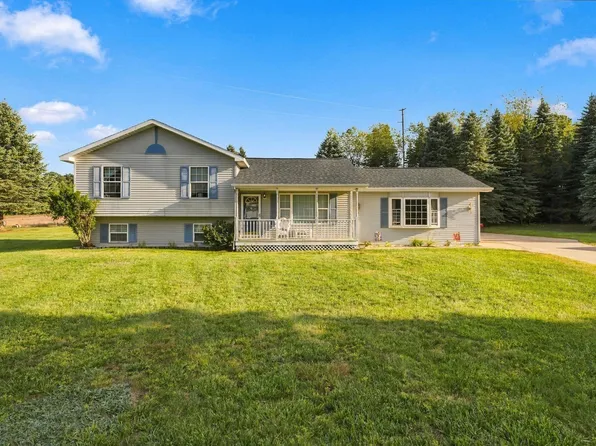 2005 Holland Cir, Traverse City, MI 49685