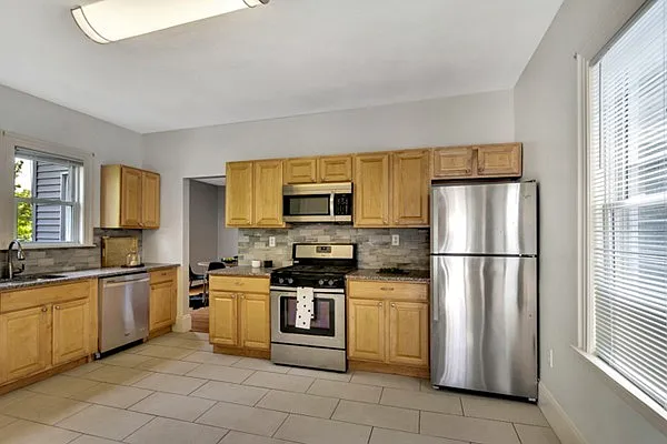 3 bed, 1500 sqft, $3,350 — Photo 3
