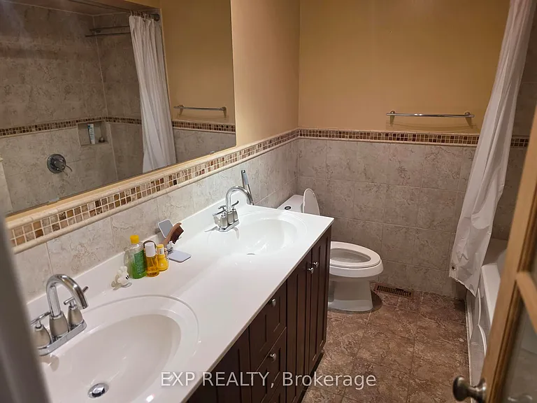 1296 Valerie Cres W — Photo 16